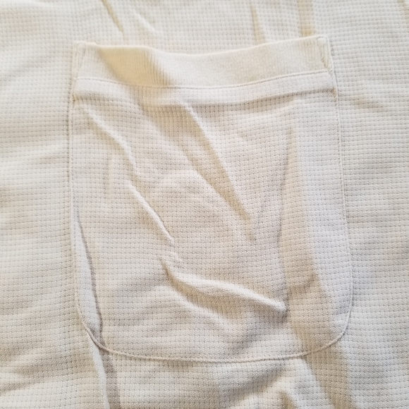 Tommy Bahama XL silk short sleeve shirt. - Picture 3 of 6